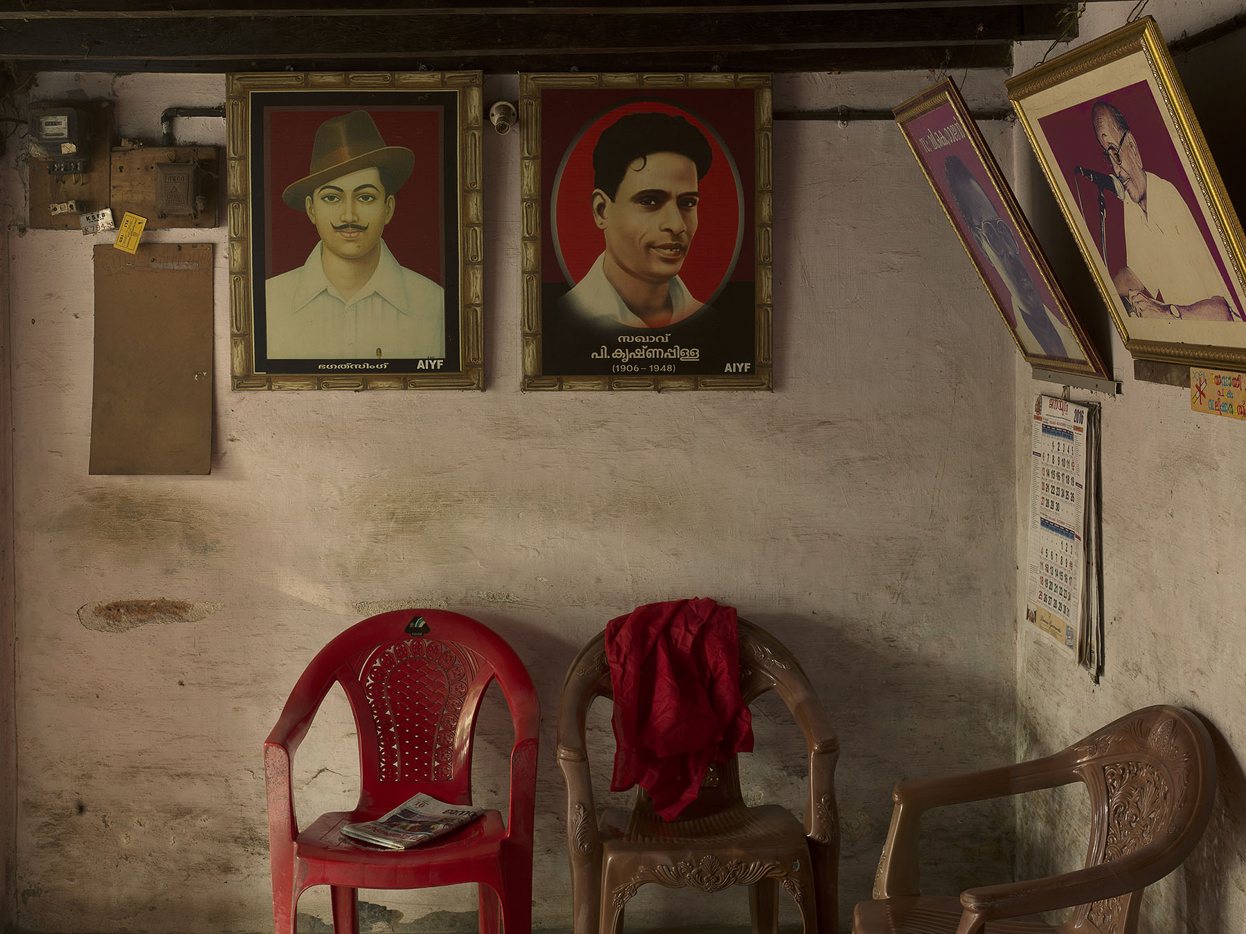 Communism in India – Kerala. Communist Party of India, aka CPI: Methala village committee office, Thrissur district.
Portraits on the back wall: left, socialist revolutionary Bhagat Singh, hanged by the British in 1931, aged 23, for shooting a police officer; right, P. Krishna Pillai, poet and founder of Kerala’s communist movement, who died of a snake bite in 1948 aged 42.
The CPI is the second largest party in the Left Democratic Front coalition which has ruled Kerala State since 2016.