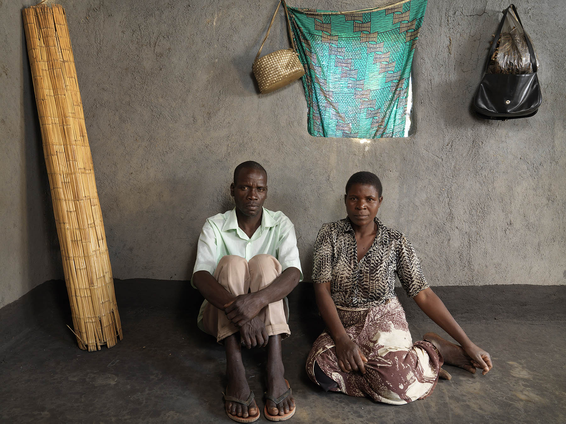 Malawi, Dickson village.  Matias Sadalaki (48) and wife Asnat (41), who  has diabetes. She gave birth to seven children: two died, one is married, four still live at home (but are in school now).