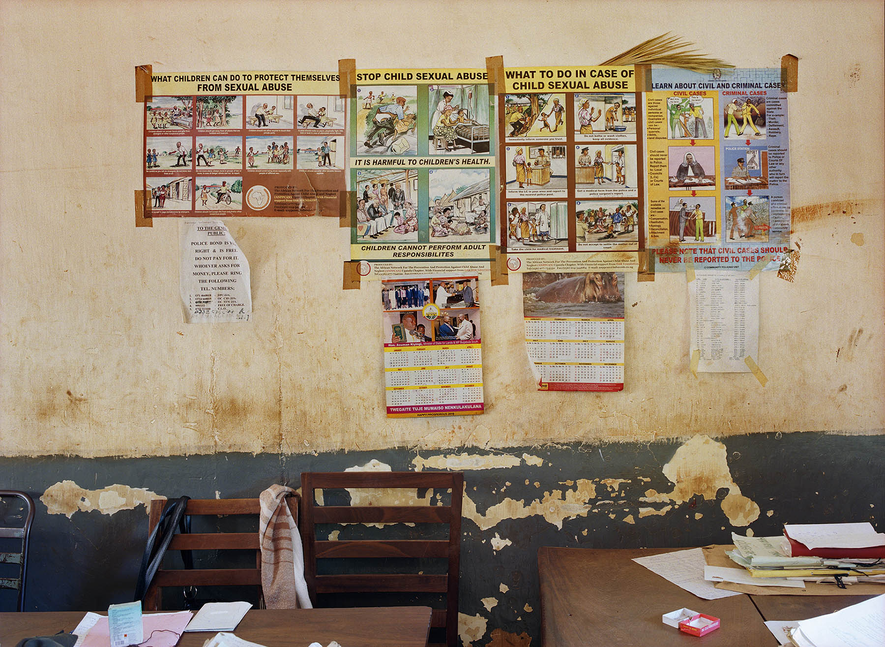 Uganda, May 2010. Anti-Corruption, Economic and Narcotic Squad, room in Kakira Police Station.Oeganda, mei 2010. Politiebureau van Kakira, anti-corruptie-eenheid plus eenheid voor economische en drugs-delicten.